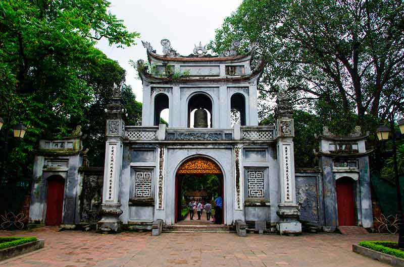 157 - Vietnam - Hanoi - templo de la Literatura - puerta de Van Mieu